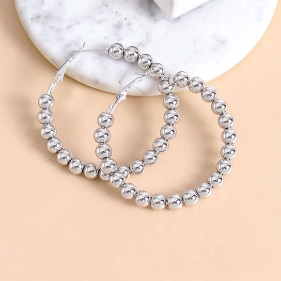 Minimalist Beaded Hoop Earrings - Picture 5 of 6